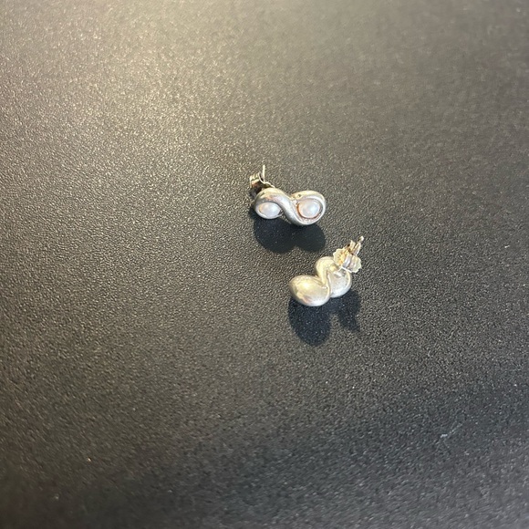 Tiffany & Co. Silver Pearl Earrings - Picture 6 of 7